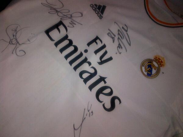 alexandreruiz's tweet photo. JEU | RT ce msg et tentez de gagner ce maillot dédicacé du @realmadrid ► Follow @beinsports_FR + jouer via #LECLUB http://t.co/4lJqoIEWbX