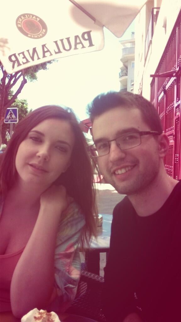 antoaceituno's tweet photo. Con @MariaCondeJ de coffe http://t.co/5mKaOqqJFO