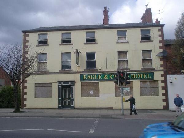 InChorley's tweet photo. Remember these 2 Chorley pubs? Were you a local ? Please RT. Follow us @InChorley http://t.co/gyhuNcBYLe