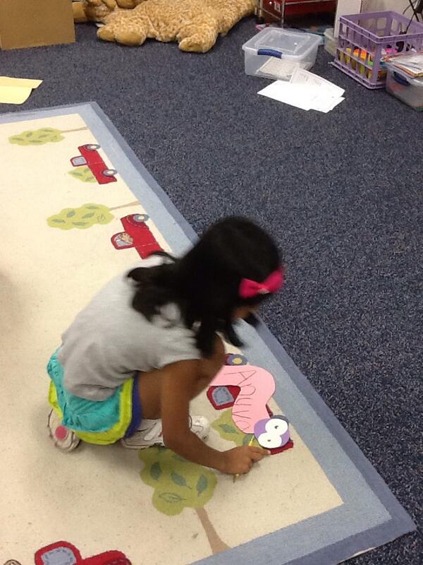BrianCooper009's tweet photo. Measuring objects using our inch worms! http://t.co/IX06XpZxOe