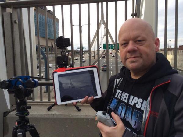 boscpug's tweet photo. Setting up #Timelapse for @OneDayOnEarth #OneDayInBoston with @Cameratown using @emotimo and @WeyeFeye http://t.co/1gMpKFlPYx