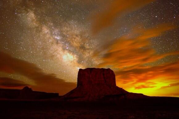 universetoday's tweet photo. Breathtaking Astrophoto: Milky Way Over Monument Valley

http://t.co/qTUqslnj2q http://t.co/UDbmGDrzIk