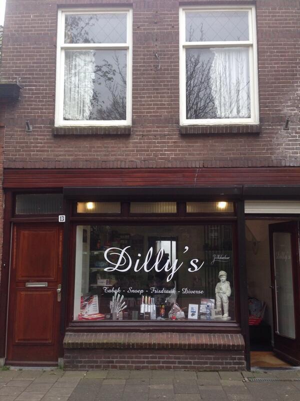 gsmexperience's tweet photo. “@gsmexperience: Te huur! Winkel met woning. Locatie: Voorstad 13. Exclusief gas water licht!€850 http://t.co/Ue0Fs6OOMI