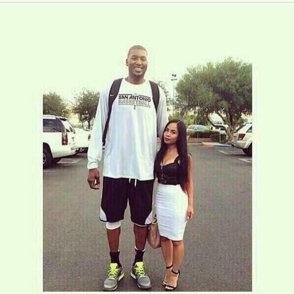 Short girl date a guy would tall a 10 Reasons