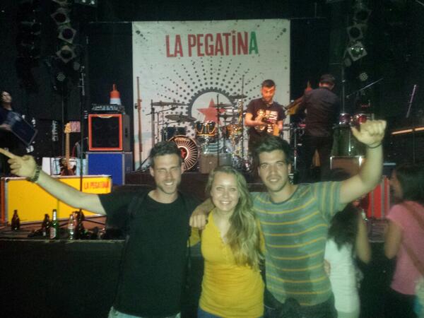 FraanNicolas's tweet photo. Conciertazo ayer de La Pegatina en Hamburg!...#lluviadecerveza #pogo #reventadamaxima #chichón http://t.co/MeSze12KJO