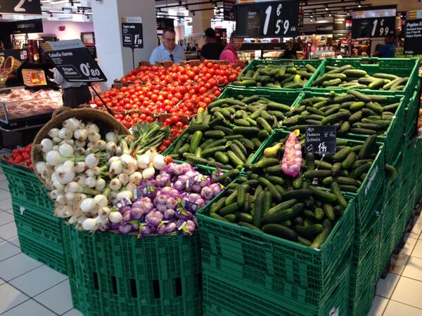 I do enjoy a good continental produce display! Very impactful!
