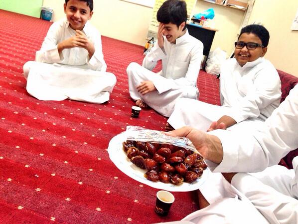 saudi_team's tweet photo. قهوة وروقان مع طلاب التوعية الإسلامية صباح هذا اليوم .. http://t.co/7DVqnZwiwr