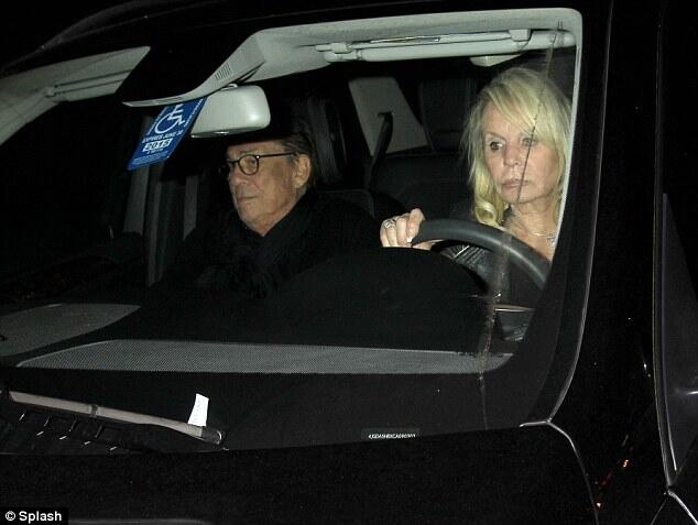 BmUnhNpIcAEHY_T.jpg:large