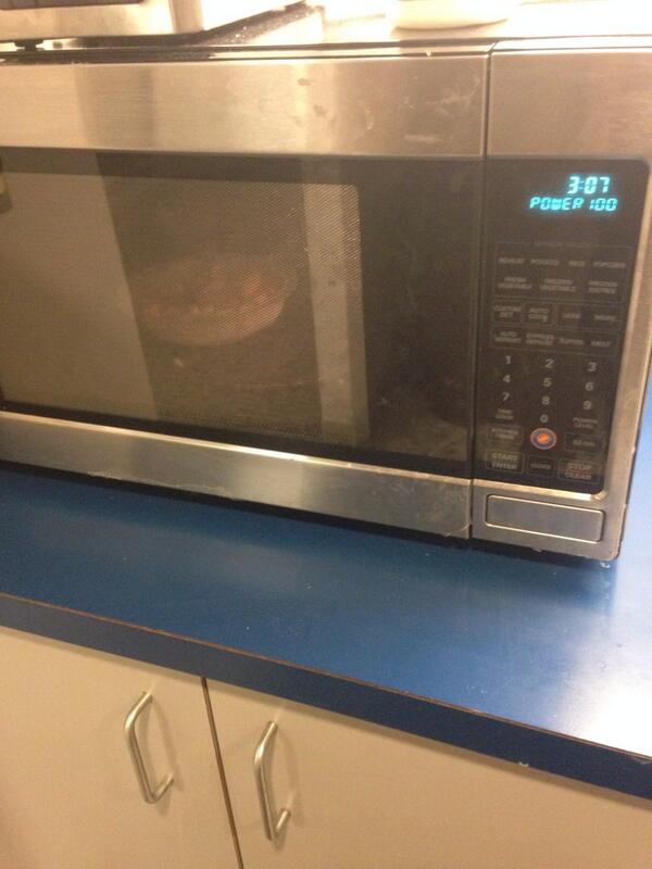 ItsBrookeRyan's tweet image. Why does 3 min seem so long when you are waiting on the microwave??? #lunchtimeproblems