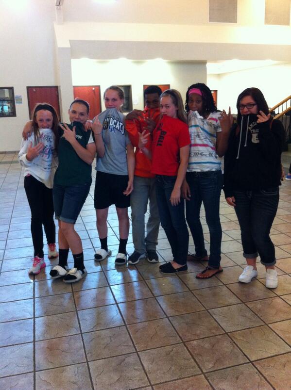 catlewis6's tweet photo. We love doing the Dameon signature💁 http://t.co/qepeoPnlOU