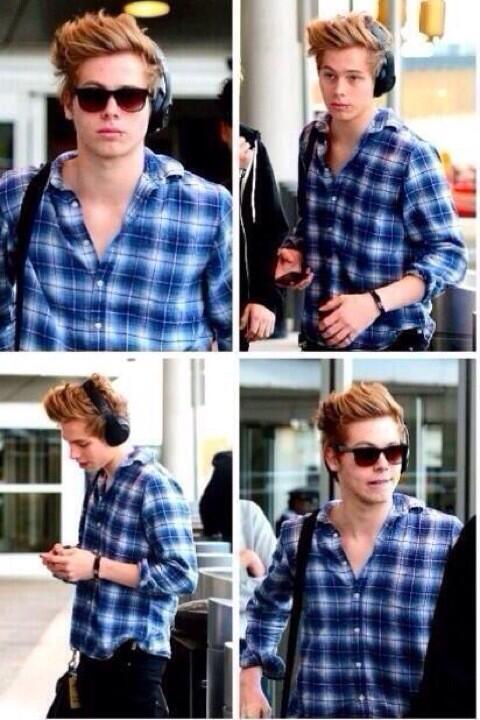5secondsofplaid tweet picture