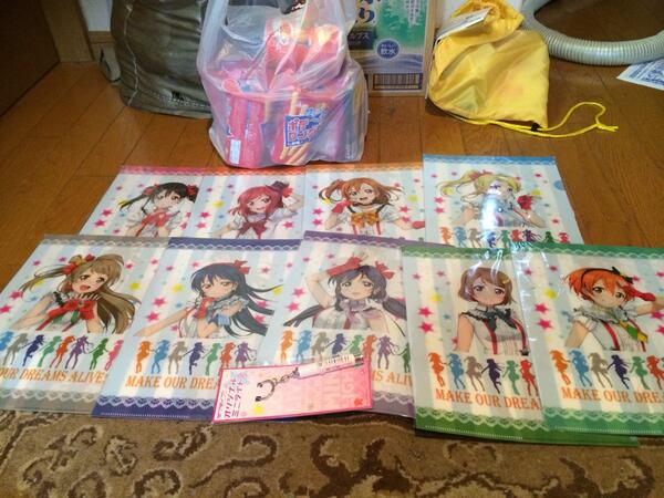 ラブライブローソンコラボクリアファイルをゲットした人はrt