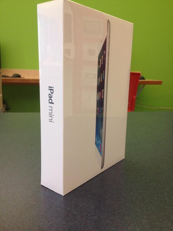 ChandlerMataele's tweet image. Just won an IPad at work. #cashmoney #technology #sellingmachine #stevejobs #hashtag