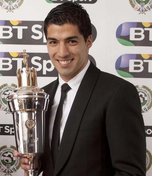 Luis Suárez es premiado como el mejor jugador de la Premier League de la temporada 2013/2014. ¡CRACK!