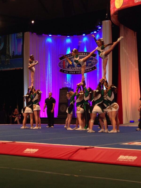 USASFcheer's tweet photo. Team Ireland fighting through stunts in finals. #Worlds2014 http://t.co/pAdwkHjIN9