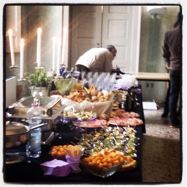 Didabar1's tweet photo. Oggi pranzo a palazzo Greppi! #catering    #aperitivo #cosebuone #cosebelle @Didabar1 !!! http://t.co/LNjW19qzrt