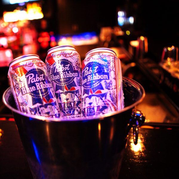 3 cats 1 bucket #Pabst