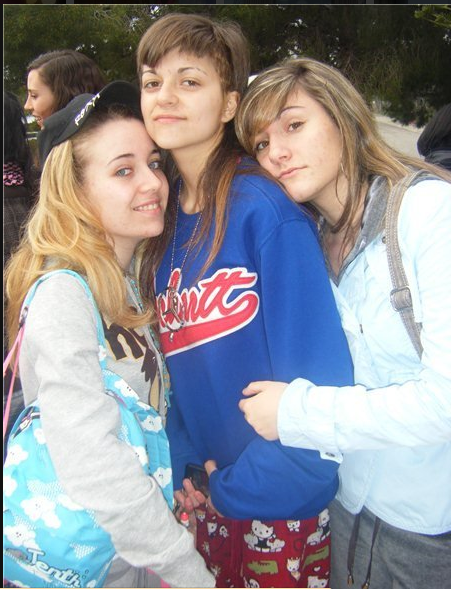 Gatoninamiak's tweet photo. @Marikilla_RL @belenmollinedo0, Que rica esa Italia, los "mangiamelos", las manos alzadas gritando RADAR!!.. http://t.co/JinpNt9ScO