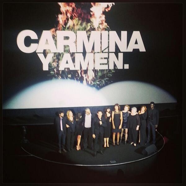 carminayamen's tweet photo. La ceremonia llega a su momento culminante: nuestro director y el reparto presentan la película. #creoenCarmina http://t.co/1ckDVoW4j7