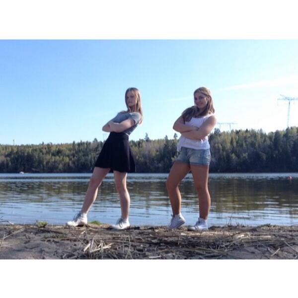 blondiebiebs's tweet photo. Haha en av bilderna på min och Sandras photo shoot här om dagen http://t.co/NebKyLKpP6