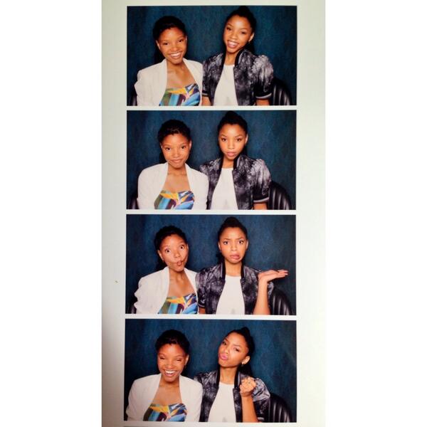 chloexhalle's tweet photo. Photobooth! ✨ #RDMAs2014 #afterparty
Hope everyone is having a great day! http://t.co/uz0J3Wnpme