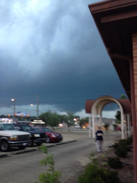 merriekylexo's tweet photo. my family took this at the corner of west main and thomas street. #wtvaweather @wtvamatt http://t.co/axmFv9qmx7