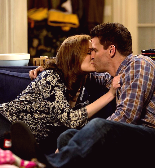 Patricia__Braun's tweet photo. Mr&amp;MrsBooth very Hot&amp; lovely..their Hands&amp;Kiss 😊😍💗 i really need more moments like this #Bones 9.17 #watchingbones http://t.co/KhvpFyh1RC