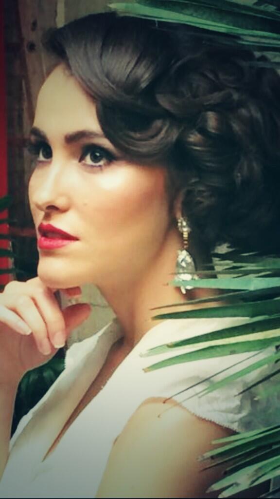 Leenamakeup's tweet photo. @Shooting_Beauty #vintagebride #loveredlips http://t.co/Gahg5mGRqV