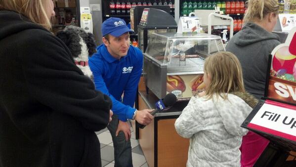PatrickClaybon's tweet image. .@MikeCBS42 Comforted a little girl taking refuge in a gas station "i'll put you on Tv" then did it! #mikemac