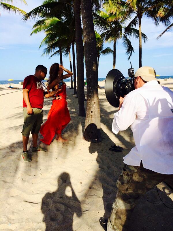 ShireenSandoval's tweet image. He is NOT messing around with that #ringflash ❤️😂💋 @todp_t4twophoto #ShireensFavThings #FashionBlog
