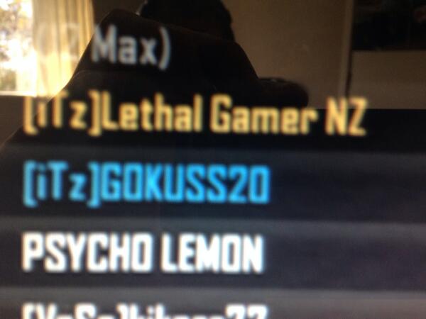 lethalgamernz's tweet image. Partied up with a mate #xbox #360