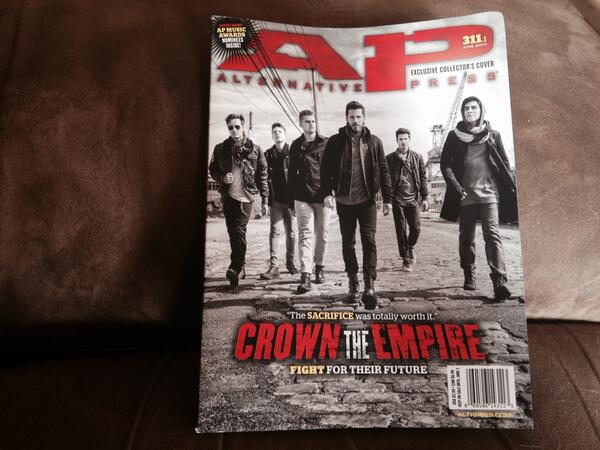alexislunaa98's tweet photo. So excited this came in the mail today 😝@CrownTheEmpire http://t.co/UrnuI0oaL7