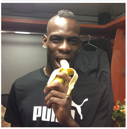 record_mexico's tweet photo. Mario Balotelli se une a campaña contra el racismo http://t.co/KsQmmU4GVR #somostodosmacacos http://t.co/6qEnlgCInr