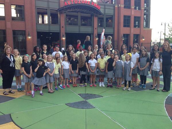 randallrachel's tweet image. Almost go time! #nationalanthem #justbee #beesharp @HutchisonSchool