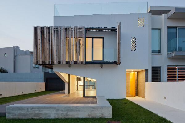 archtracker's tweet photo. House in Miramar e|348 Arquitectura - http://t.co/XCL8Ltpa5J http://t.co/VgLz7qLWtE