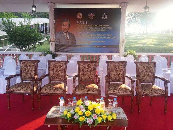 penjaramalaysia's tweet photo. @penjaramalaysia: Pagi ini blngsungnya mjlis pmkaian Pangkat TBBK utk Kperal &amp; Srjan @KPPenjara @KDNPUTRAJAYA http://t.co/pfyN83PAZX"