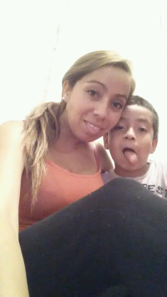 carlita_andrea's tweet photo. #EntradasVIP1DenCocaColaFM  Con mi Pollito #selfie soñando que nos regalen las entradas !! http://t.co/d7ktMm8fk8