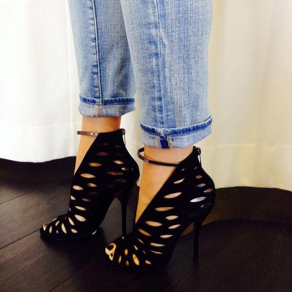EDotNichole's tweet image. EVERYTHING. RT @thezoereport: Helloooo dream heels! @JimmyChooLtd #zoereporter rzoe.co/rz-studio