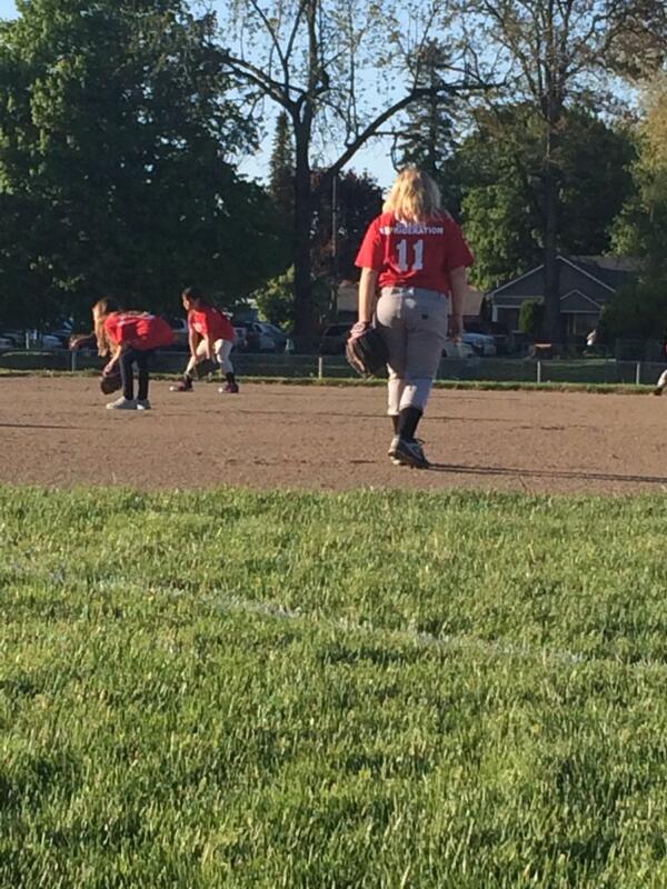jerdmann34's tweet photo. Softball tonight with daughter! http://t.co/w73IAELIfx