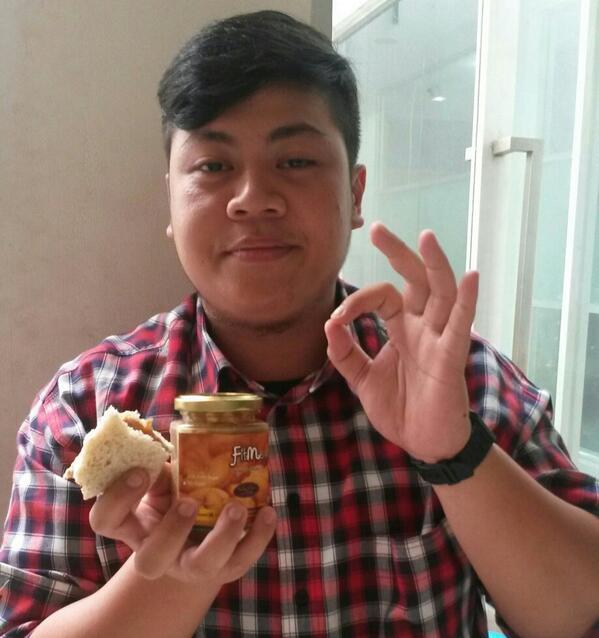 Dicekokin <a href="/fitmefoods/">Fitmefoods Indonesia</a> sm <a href="/cho_ro/">ちょろ</a> . salah dia nyekokin gw..orang doyan dicekokiin. rasanyaa HMM pokoknyaa.. numero uno