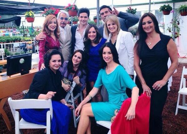 <a href="/ebuenfil/">Erika Buenfil.</a> <a href="/LaloYanezLue/">Eduardo Yañez</a> @nattesperon9603 <a href="/sherlyny/">Sherlyn</a> <a href="/MissAnaMartin/">Ana Martín</a> <a href="/SusyGonzalezDr/">Susana González</a> <a href="/SilviaManriquez/">Silvia Manriquez</a> Buenas noches :D