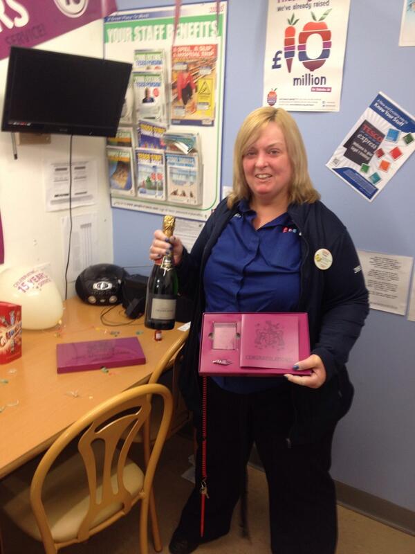 GranthamExpress's tweet photo. Celebrating service in style! @AlisonV_tesco @stoppy79 @BenLangtonGPM @ClareFeurtado @MarkJGresham @MatthewSpeight1 http://t.co/GoIDi16c6r