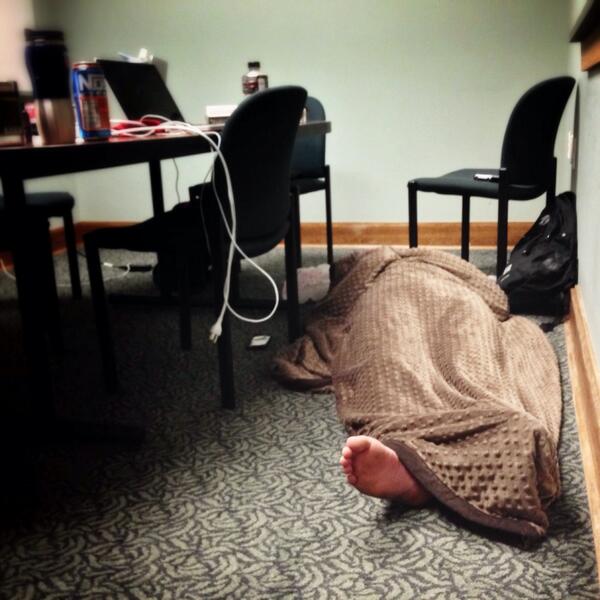 BeThe1stDomino's tweet photo. #thestuggle of a freshman's first #finalsweek... http://t.co/6nSvYfBYBt