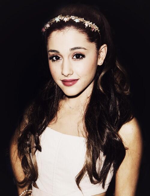 心に響く有名人の名言集 有名になったことで全てがちょっとずつ変わったんじゃないかしら 私はずっとファンに恵まれてきたの ずっと私についてきてくれる優しくて一途なファンにね 彼らのことを愛してるわ By アリアナ グランデ T Co 1y4tjbh8fo