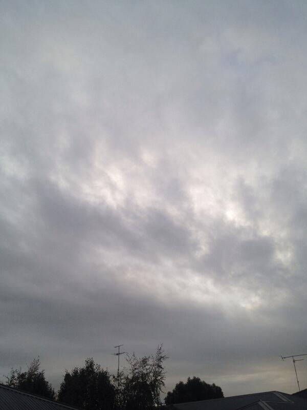 ReyanEOS's tweet image. The partial #eclipse2014 from Highton. #fail