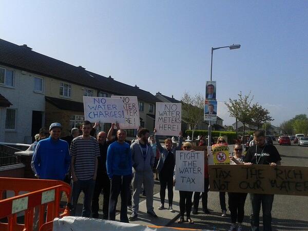 Protest on Briarfield Road, Kilbarrack against water charges #irishwater