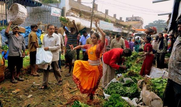 THMetroPlus's tweet image. Celebrity dancers step out of auditoriums &amp;amp; take their #art to #Chennai's public spaces thne.ws/1iAgKIN