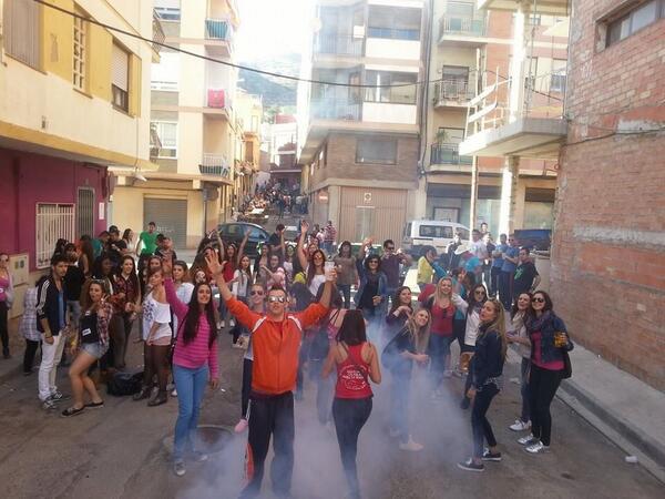 AssJovesBorriol's tweet photo. Ja recuperats de les paelles! Un dia espectacular! http://t.co/MQpSNllVel