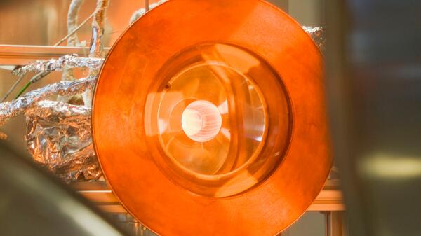 DLR_de's tweet photo. Kerosin aus Sonnenenergie!
http://t.co/OD69PYWpSr 
#Sonnenlicht + #Wasser + #CO2 = #Kerosin
(FW) #SolarJet http://t.co/BtPeyfAPcA
