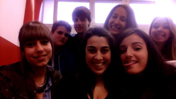 Marta_Ro93's tweet photo. Vuelta a clase !! @_SaraySanchez @judihtpescador @lidialitxun @IMigueliz @jonduran8 #Bego http://t.co/oT6bqGPCfJ
